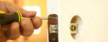 Affordable Locksmith Services Elgin, IL 847-447-0551 - 24-hour-lock-key-01